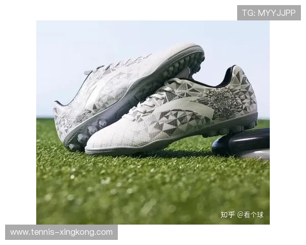 顶级球星推荐的足球鞋排名与选购指南 让你踢得更快更精准